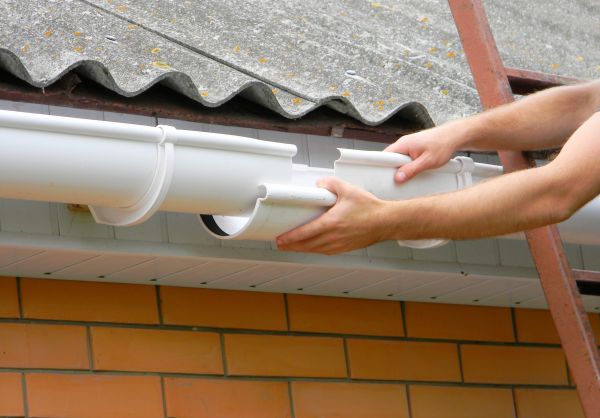 Gutter Hanging in Henderson